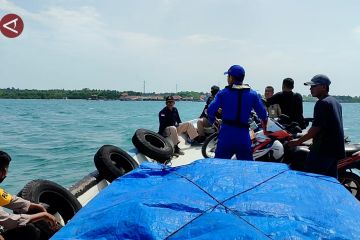 Seberangi laut, PPK distribusikan logistik Pemilu ke Pulo Panjang
