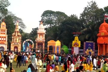 Ribuan umat Hindu Bangladesh rayakan festival Saraswati