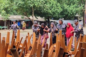 Tingkatkan kesiagaan, TNI AL gelar latihan penanggulangan bencana alam