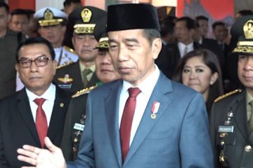Kata Jokowi soal gelar kehormatan TNI Prabowo bagian transaksi politik