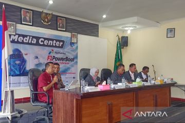 InJourney: Pembalap dibawa "tour area" untuk melihat Danau Toba