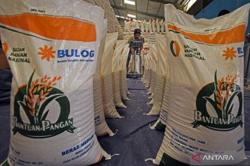 Penyaluran bantuan beras 10 kg akan dilanjutkan hingga Juni 2024