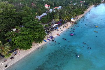 Wisata Pantai Nirwana Baubau