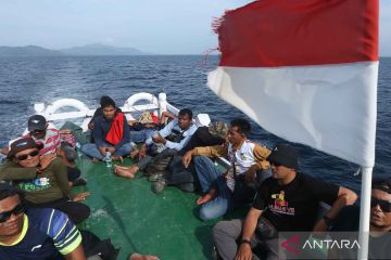 Kapal kayu sebagai sarana transportasi bagi pulau terluar Pulo Aceh