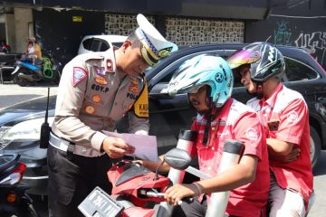 Polisi edukasi pemotor untuk tingkatkan kesadaran aturan berlalulintas