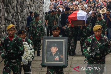 Pemakaman mantan Gubernur Jawa Barat Solihin GP di TMP Cikutra