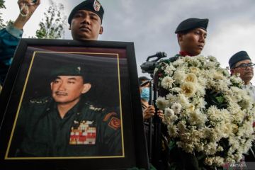 Kemarin, Mantan Gubernur Jabar wafat hingga erupsi Gunung Merapi