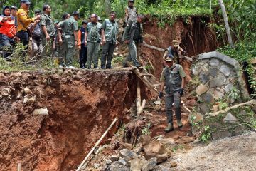 BNPB relokasi 28 rumah terdampak pergeseran tanah di Bandung Barat