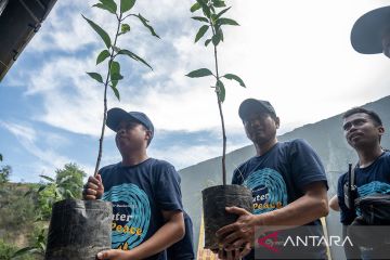 Aksi tanam pohon Hari Air Dunia