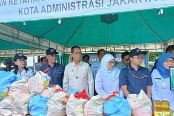 Pemprov DKI sebar seribu paket sembako murah di Cilincing Jakut