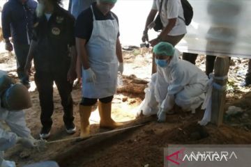 Polda Riau bongkar makam tahanan polsek diduga mati tak wajar