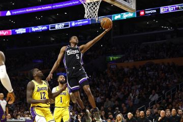 Hasil NBA: Fox-Sabonis bawa Kings kalahkan Lakers 130-120