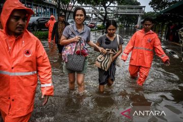 Pintu Air Pasar Ikan Jakarta Siaga 2