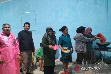 Legislator dirikan dapur umum bagi korban banjir Padang