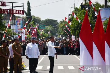 Presiden Jokowi ke Jawa Timur resmikan inpres jalan daerah dan tinjau alutsista