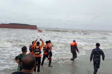 TNI AL-SAR berhasil evakuasi ABK dari kapal kandas di wilayah Bengkulu