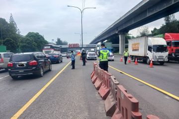 Petugas sempat berlakukan lawan arah di Tol Jakarta-Cikampek