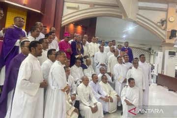 Paus Fransiskus tetapkan Hironimus Pakaenoni jadi Uskup Agung Kupang