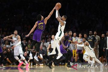 Hasil NBA: Lakers kalahkan Bucks 123-122 tanpa LeBron James