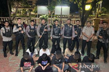 Polisi tangkap remaja bersenjata tajam di Jakarta Barat