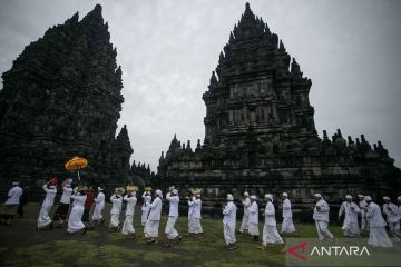 Umat Hindu lakukan Tawur Agung Hari Raya Nyepi di Candi Prambanan