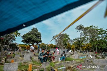 Tradisi ziarah kubur jelang Ramadhan