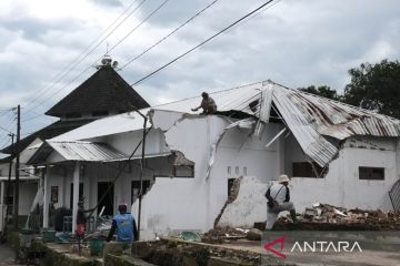 Delapan rumah rusak diterjang angin kencang di Temanggung