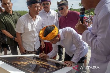 Wali Kota Palu Resmiklan Pura Melasti Pantai Dupa
