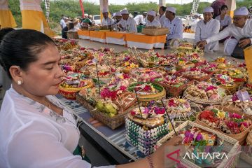 Upacara Melasti Jelang Nyepi di Palu