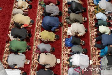 Shalat tarawih pertama di Palu