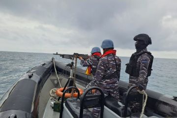TNI AL gelar latihan tembak di perairan Batam