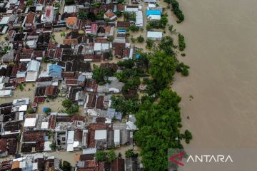 Banjir akibat luapan Sungai Bengawan Solo rendam 36 desa di Bojonegoro