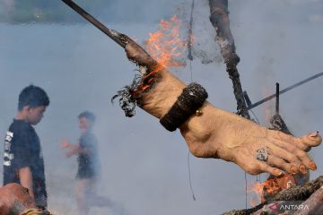 Pembakaran Ogoh-ogoh di Bali
