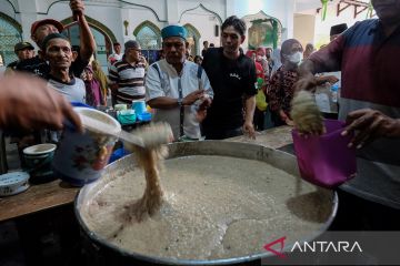 Masjid Darussalam Solo bagikan seribu porsi Bubur Samin untuk berbuka puasa