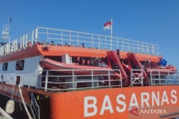 Basarnas Makassar operasi pencarian korban hilang KM Dewi Jaya