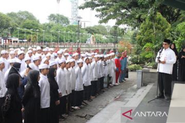 Puluhan santri turun mengabdi di pesantren Ramadhan Banjarmasin