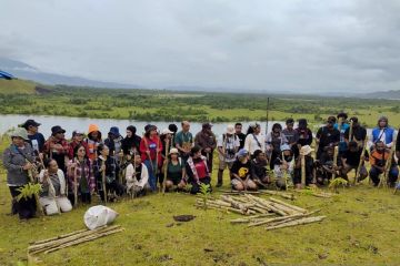 Samdhana-Komunitas Noken Mamta tanam 100 pohon lestarikan alam