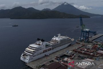 Kapal pesiar MV Seabourn Sojourn kunjungi Ternate untuk berwisata sejarah