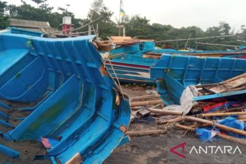 DPKHP Cianjur catat 40 perahu nelayan di Pantai Jayanti rusak