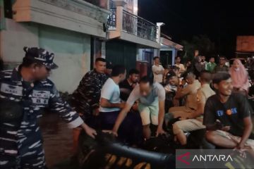 Bangkalan banjir, TNI AL kerahkan  tim siaga bantu evakuasi