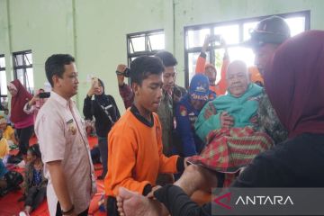 Pemkot Pekalongan salurkan bantuan logistik bagi pengungsi banjir