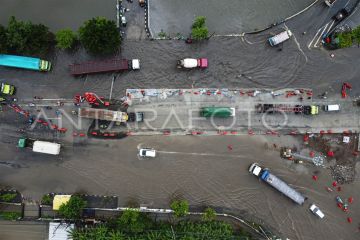 Dua kereta api tujuan Malang terlambat akibat banjir Semarang