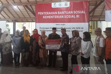 Komisi VIII DPR RI salurkan bantuan bagi korban banjir di Cirebon