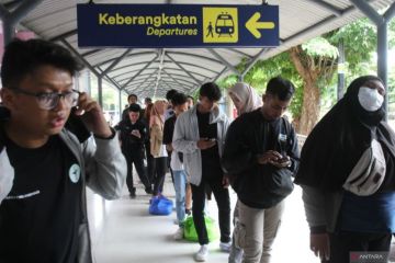 Sejumlah KA ke Surabaya alami keterlambatan akibat banjir Semarang