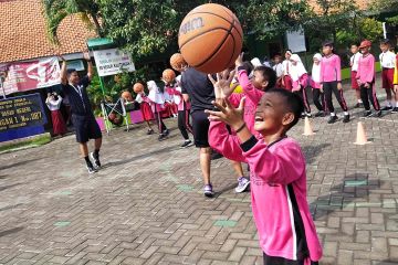 Jr. NBA Indonesia beri pelatihan untuk para pebasket muda di sekolah