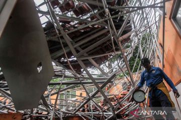 Atap sekolah di Bogor ambruk, tujuh siswa terluka