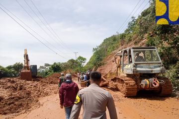 BPJN perbaiki jalan rusak akibat longsor di lintas Kerinci-Bangko