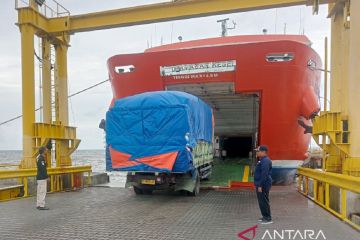 Otoritas Pelabuhan Jangkar izinkan kapal berlayar saat cuaca buruk