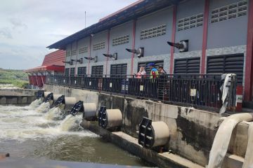 Pemkot Semarang bersihkan saluran percepat penanganan banjir