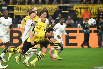 Dortmund bangkit dari ketinggalan untuk menang 3-1 atas Frankfurt